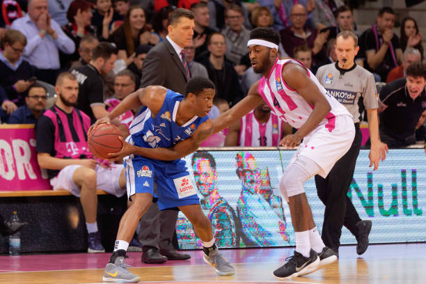 展奠定了坚 展奠定了坚