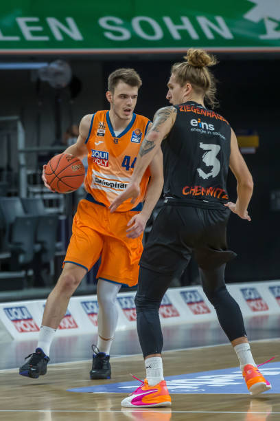 到队友回传 到队友回传